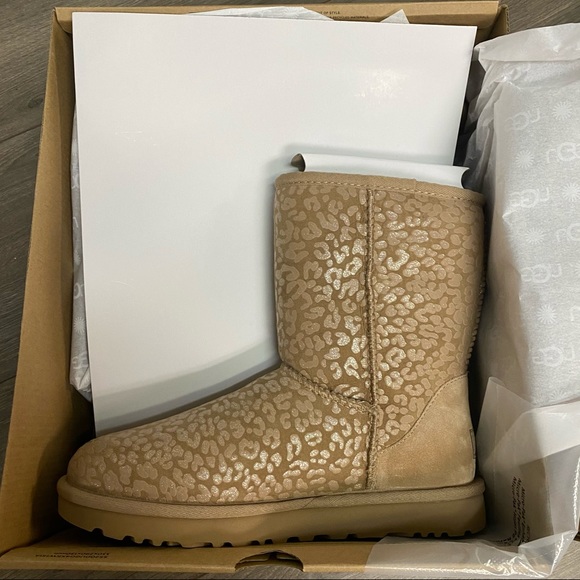 UGG | Classic Short Snow Leopard Amphora Boots 8 - Picture 10 of 12